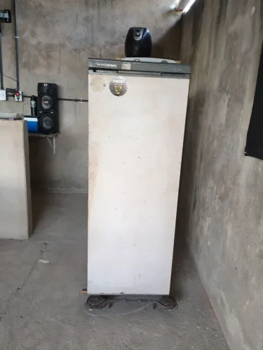 Freezer vertical Prosdócimo para conserto.