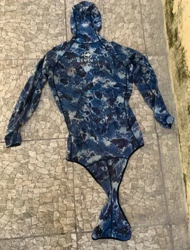 Vendo roupa de mergulho 1,5 mm