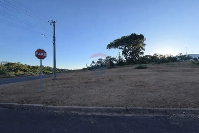 TERRENO DE ESQUINA NO JARDIM CENTENÁRIO EM BOTUCATU