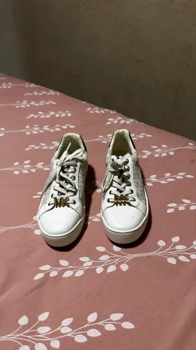 Vendo tênis feminino Michael Kros