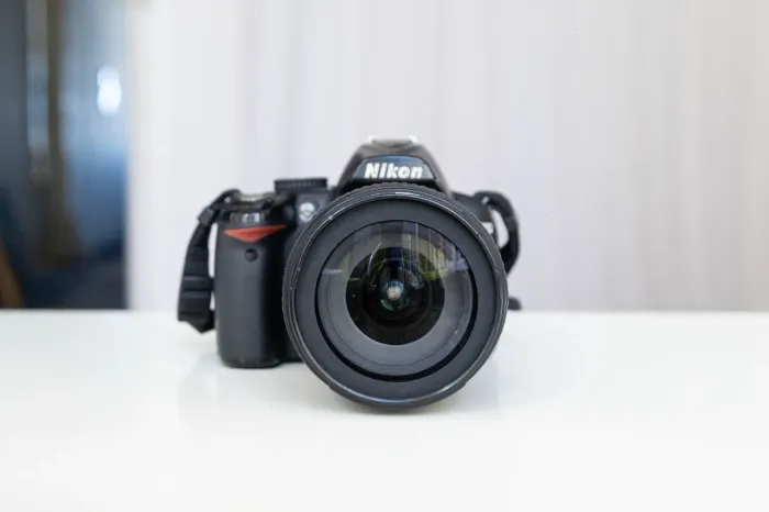 Vendo Nikon D3000 com lente 18-105 mm