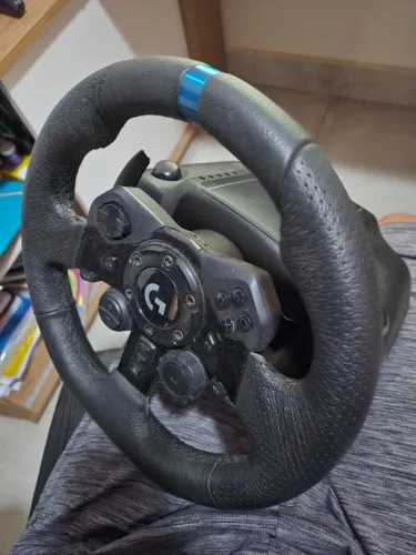 Volante Logitech G923 TrueForce + Pedais - Impecável (PS4 / PS5 / PC)