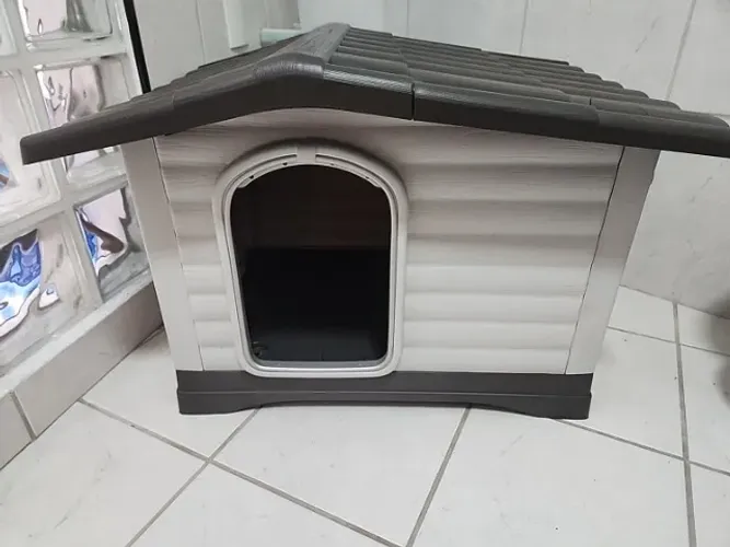Casinha Ferplast Dogvilla 70 seminova ? conforto, praticidade e excelente conservação