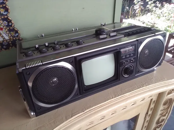 Hitachi Recorder / tape/ rádio/ Tv