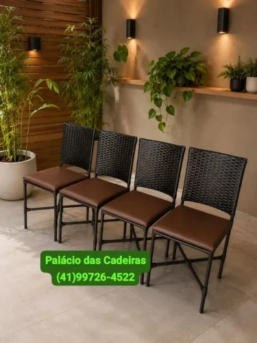 Cadeiras avulsas para mesa à partir de R$120,00 cada.