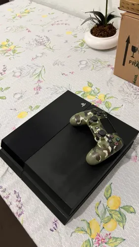 Vende-se ps4 fat 500gb desblo2