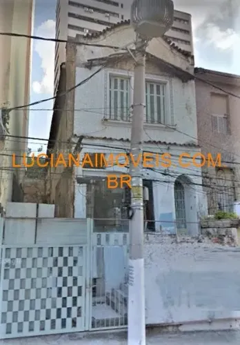 TERRENO COM CASA VELHA PARA DEMOLIÇÃO