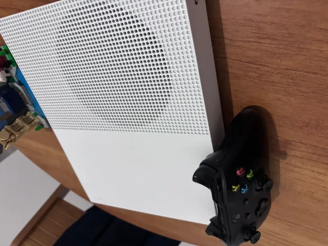 XBOX ONE S - CONTROLE + JOGO SEMINOVO