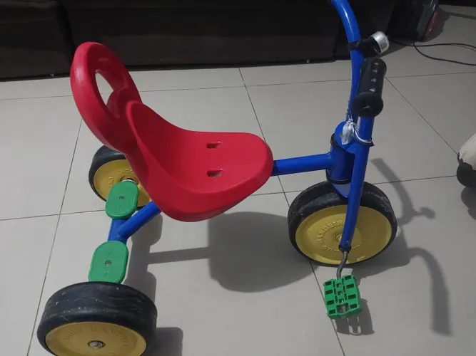Triciclo Bandeirante em ótimo estado muito resistente