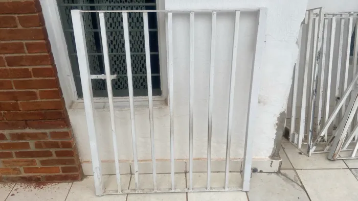 PORTÃO DE FERRO PARA PROTEÇÃO - RESISTÊNCIA E SEGURANÇA  
