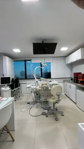 Sala comecial ao lado da tv mirante