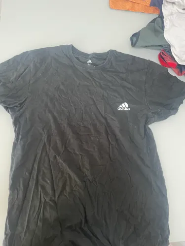 Camiseta Adidas tamanho M Preta