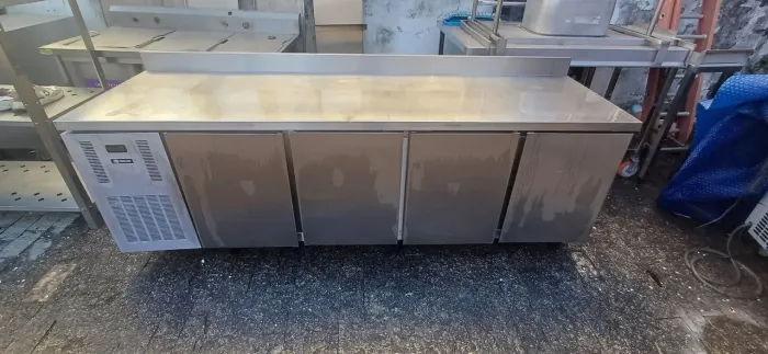 Balcão refrigerado em aço inox 04 Portas Macom