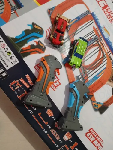 Pista Hot Wheels Track Set Zero Gravity Slot Car - 1300cm