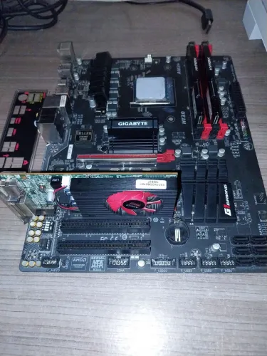 Kit AM3+: Gigabyte 970-GAMING + FX-8300 + 16GB HyperX 1866MHz + GPU 2GB