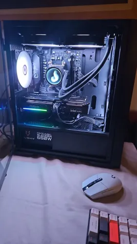 Pc gamer ryzen 5, b580 12gb vram, 16gb ram, nvme 512