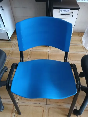 Cadeira de PVC cor azul