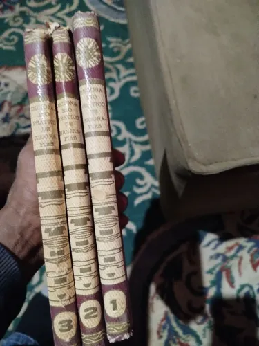 Vendo dicionário prático de biografias de 1978