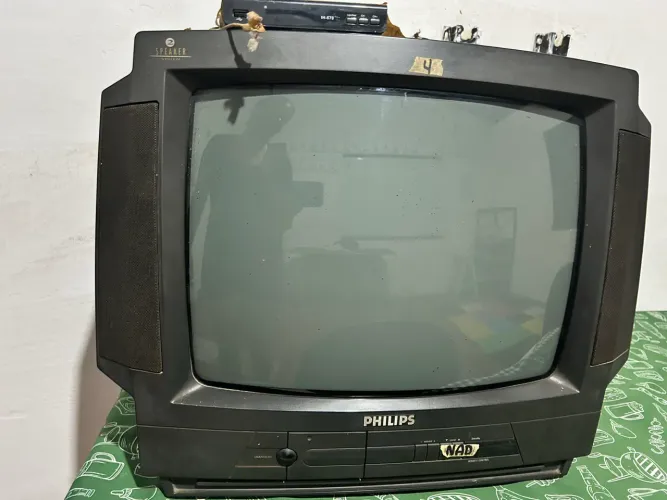 Vendo Tv Phillips de tubo por R$100