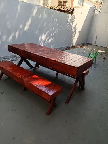 Mesa com 2 banco
