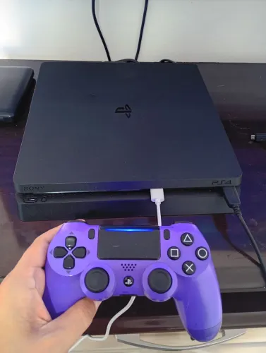 Ps4 slim 1 terá