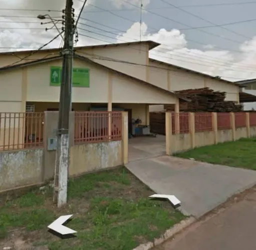 Alugo parte um galpão