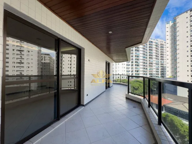 Perto da praia - Apartamento à venda com 4 suítes - 2 vagas - Pitangueiras - Guarujá/SP
