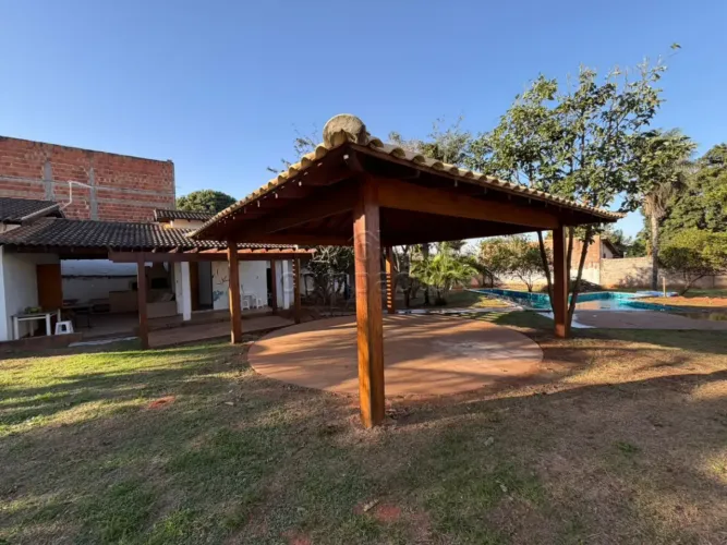 Chácara | 2 Quartos | 1.114m² de Terreno | 453m² de Construção