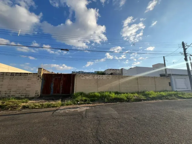 Chácara com 1.000m², construção de 100m² e excelente potencial comercial, próxima a barrac