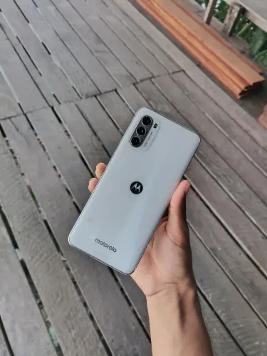 Celular MOTOROLA G32 seminovo( está com algumas listras na tela )