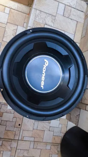 Alto falante de 12 Pioneer bobina dupla 600 rms está raspando
