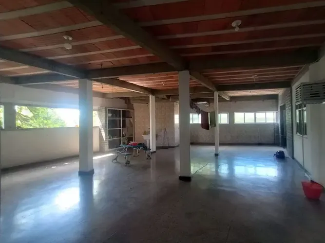 Imóvel para venda tem 360 metros quadrados com 3 quartos em Trindade - São Gonçalo - RJ