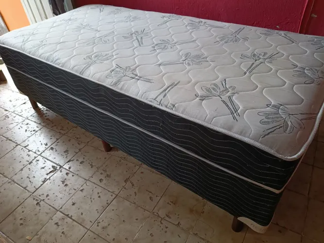 Cama box solteiro conjugado..já tá higienizado 