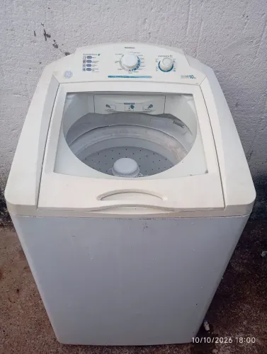Vendo máquina 10 kg 110v funcionando perfeitamente dependendo do bairro entrego