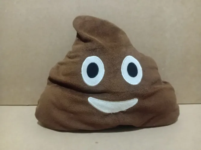 Pelúcia emoji cocô 