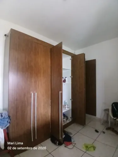 Guarda roupa semi novo