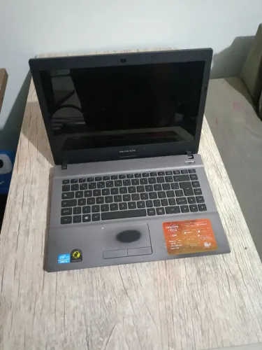 Notebook core i3 com 4 GB RAM HD 500 GB 
