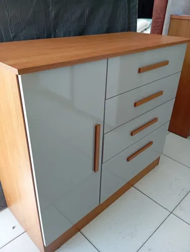 Cômoda com sapateira e 5 gavetas