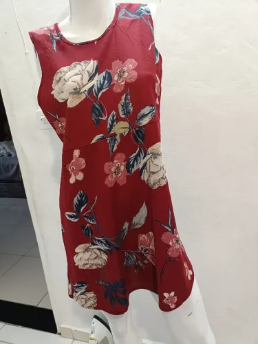 Vestido curto GG estampado em crepe malha. Usado 