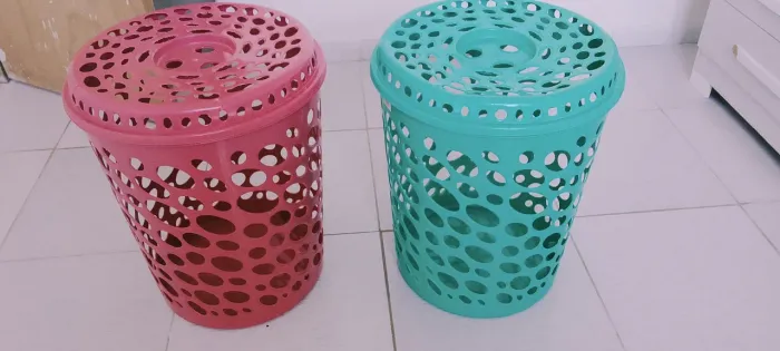 Cestos de roupas cada um 25