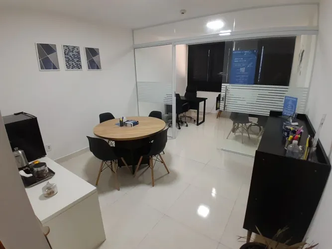 Mesa com 4 cadeiras aemes
