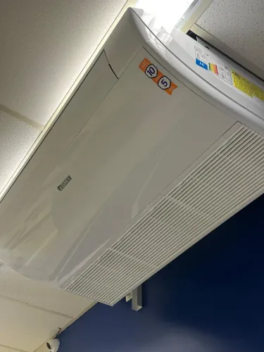 VENDO AR CONDICIONADO SEMI NOVO USADO POUCAS VEZES