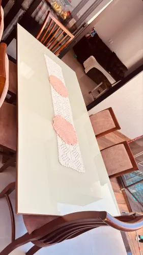 Vendo Mesa 100% Madeira com 8 cadeiras todas em madeira e tampo de vidro 