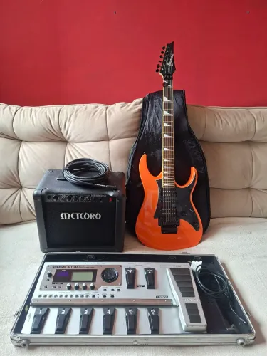 Guitarra, amplificador e pedaleira.  Kit completo!!