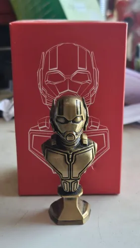 Mini Busto Vibranium Collectibles #10 Homem-Formiga Omelete Box
