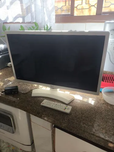 TV/Monitor para PC LG 24" Polegadas - Branco (Defeito na tela)