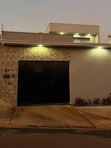 Casa Moderna 3 Quartos (1 Suíte) | Toda Planejada | Pé Direito Duplo | Jardim Marajoara