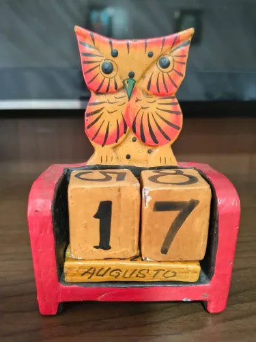 Coruja calendário madeira (peça de colecionador)
