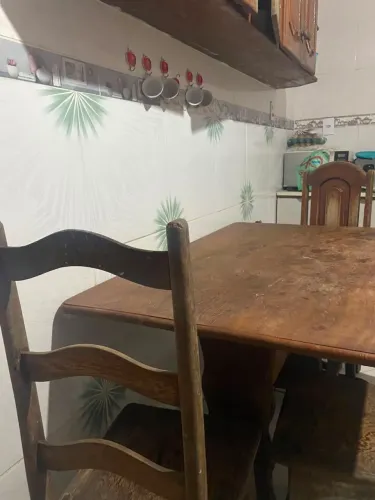 Mesa com 4 cadeiras 350