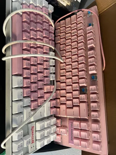 Lote dois teclados mecânicos com defeito